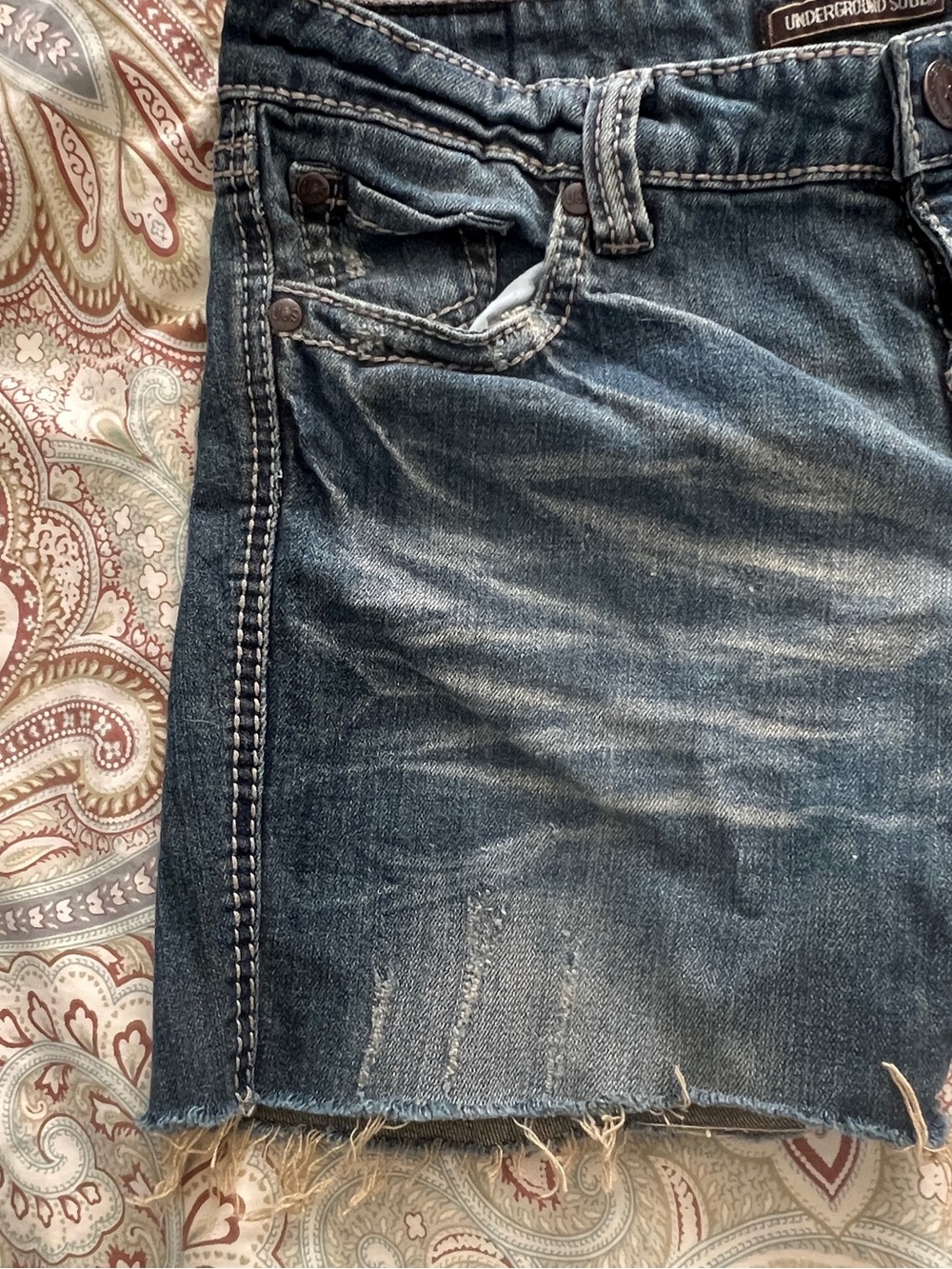 Underground Distressed Raw Hem Denim Cutoff Shorts - Faded Blue Size 9 - Picture 4 of 12